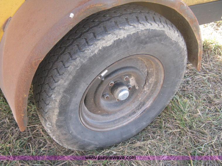 image for item B8492 1993 Atlas Copco XAS90 portable air compressor