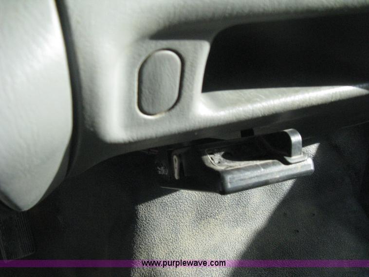 image for item B8493 2002 Ford F350  XL Super Duty Crew Cab utility truck