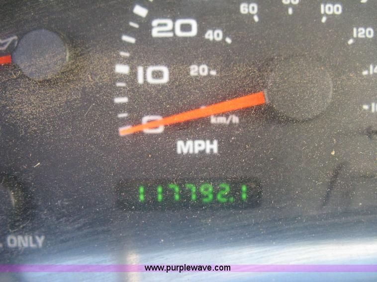 image for item B8493 2002 Ford F350  XL Super Duty Crew Cab utility truck