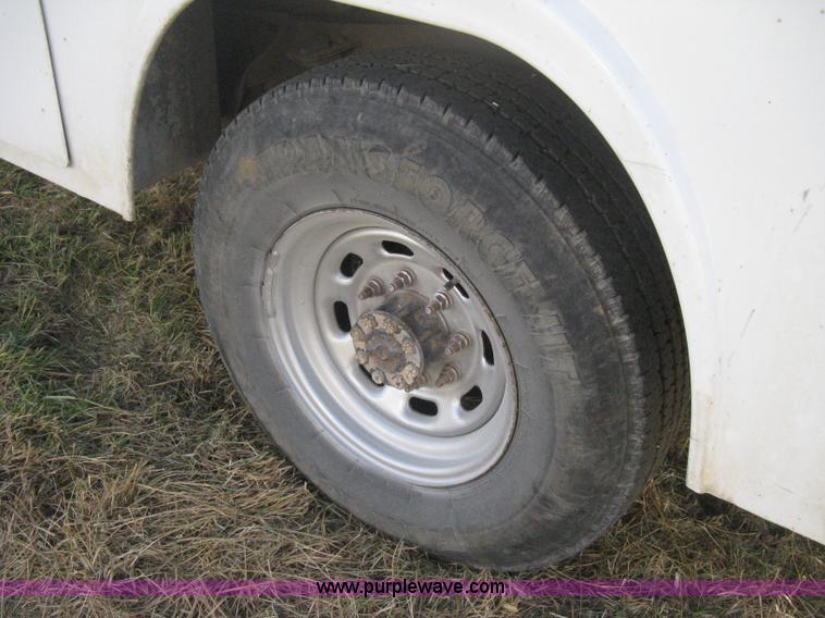 image for item B8493 2002 Ford F350  XL Super Duty Crew Cab utility truck