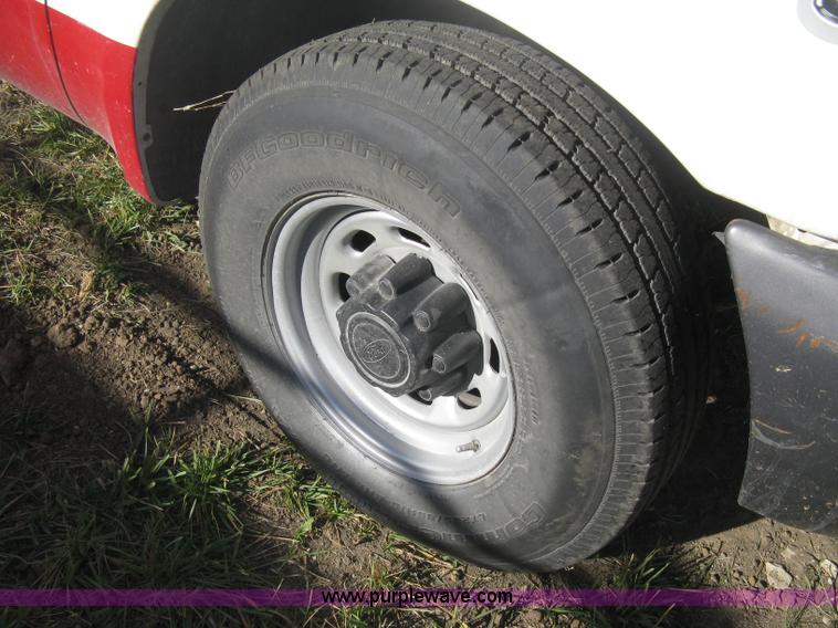 image for item B8493 2002 Ford F350  XL Super Duty Crew Cab utility truck