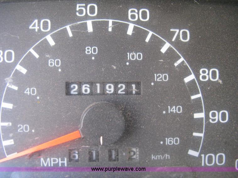 image for item B8496 1999 Ford F250 XLT Super Duty Crew Cab utility truck