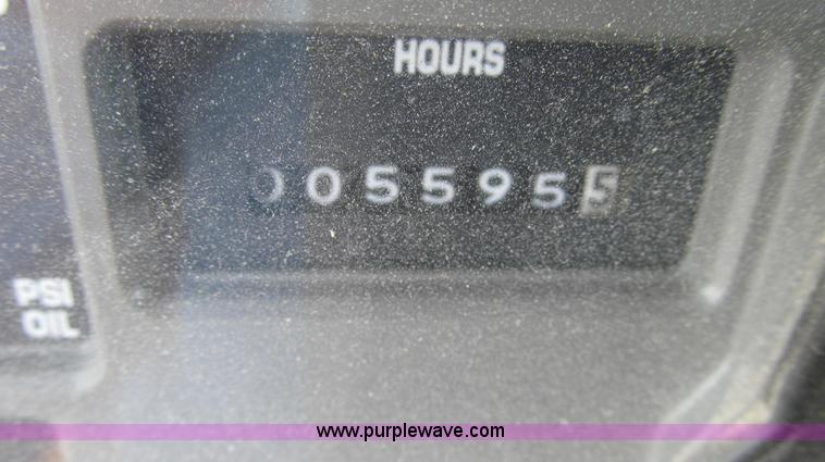 image for item E3661 2001 International 4900 digger derrick truck