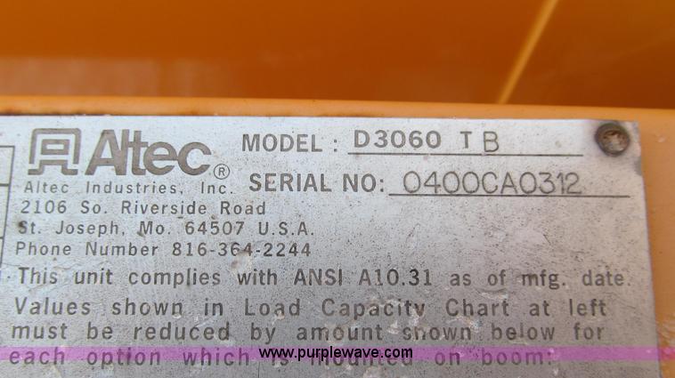 image for item E3661 2001 International 4900 digger derrick truck