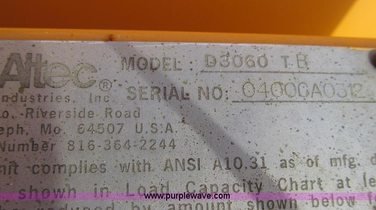 image for item E3661 2001 International 4900 digger derrick truck