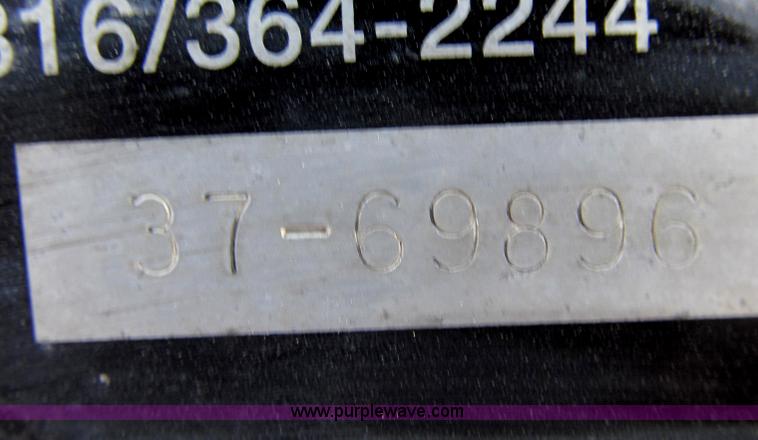 image for item E3661 2001 International 4900 digger derrick truck