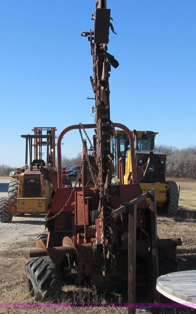 image for item E3671 1994 Ditch Witch 7610 trencher