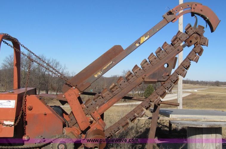 image for item E3671 1994 Ditch Witch 7610 trencher