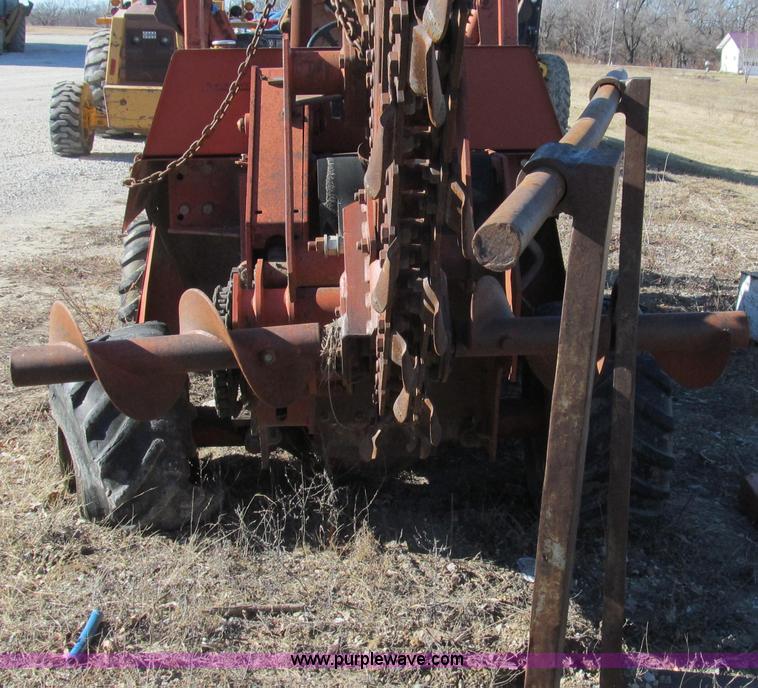 image for item E3671 1994 Ditch Witch 7610 trencher