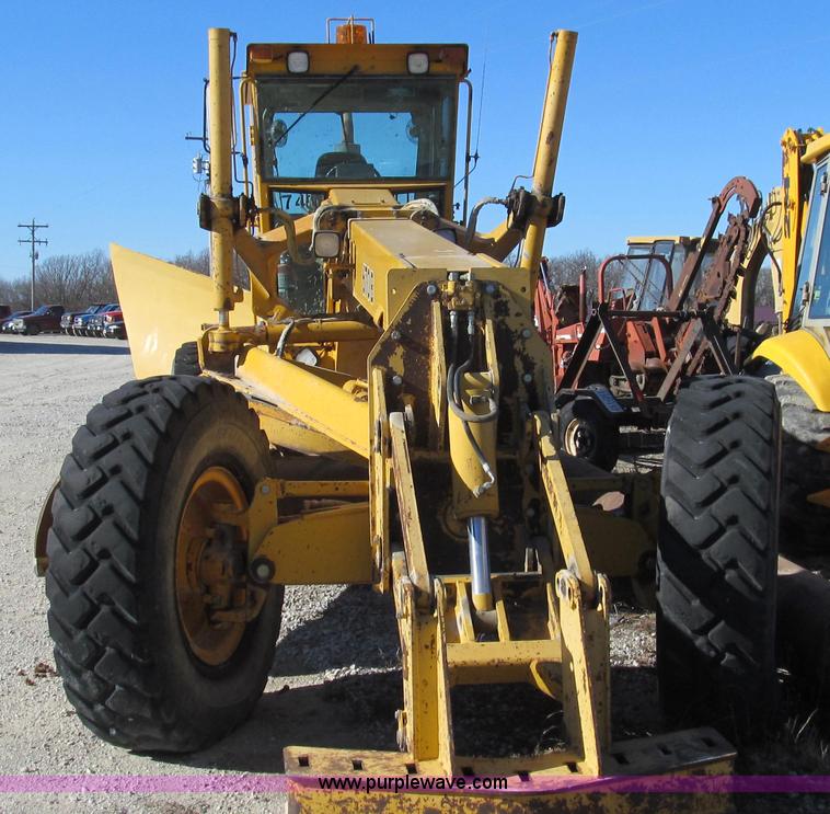 image for item E3672 1992 John Deere 670B motor grader