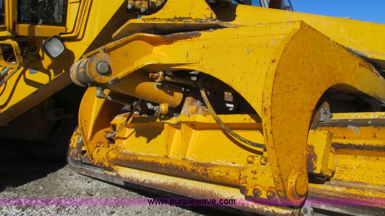 image for item E3672 1992 John Deere 670B motor grader