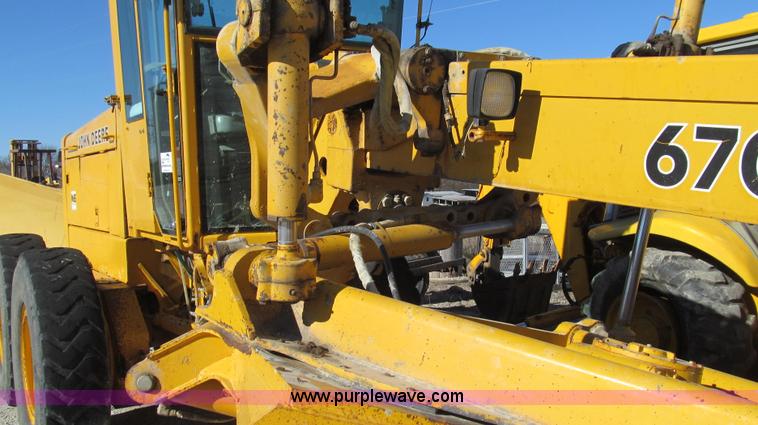 image for item E3672 1992 John Deere 670B motor grader