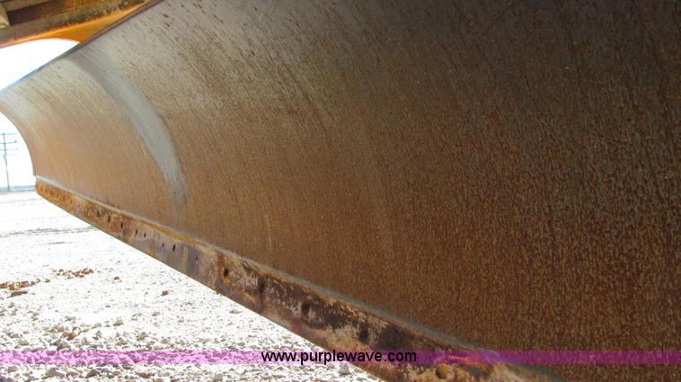 image for item E3672 1992 John Deere 670B motor grader