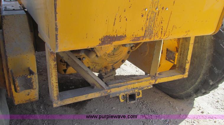 image for item E3672 1992 John Deere 670B motor grader