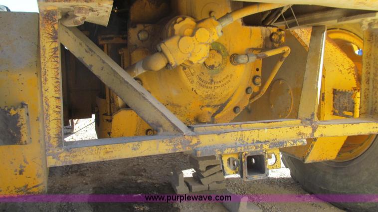 image for item E3672 1992 John Deere 670B motor grader