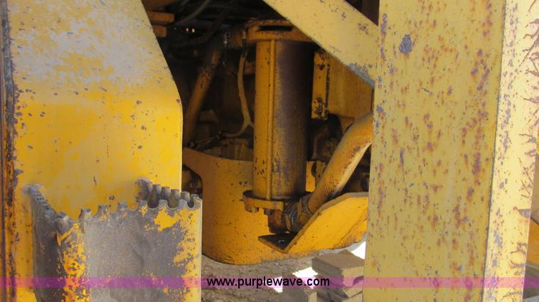 image for item E3672 1992 John Deere 670B motor grader