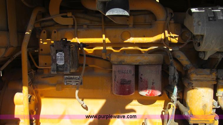 image for item E3672 1992 John Deere 670B motor grader