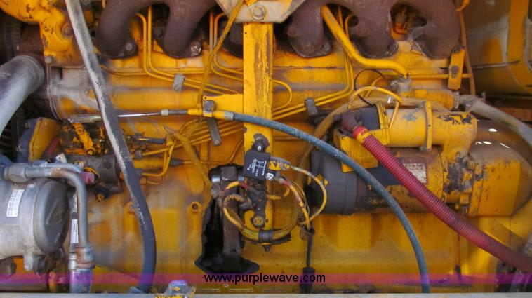 image for item E3672 1992 John Deere 670B motor grader