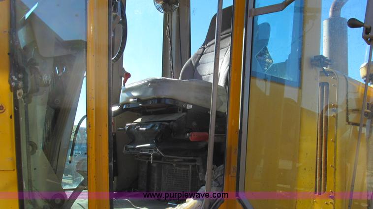 image for item E3672 1992 John Deere 670B motor grader