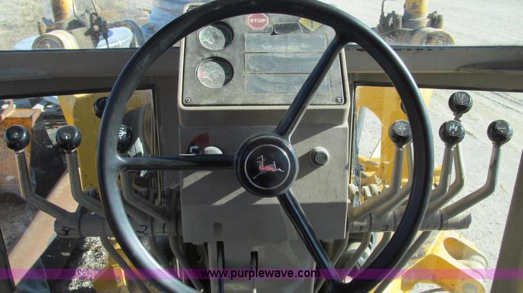 image for item E3672 1992 John Deere 670B motor grader