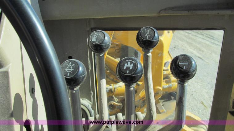 image for item E3672 1992 John Deere 670B motor grader