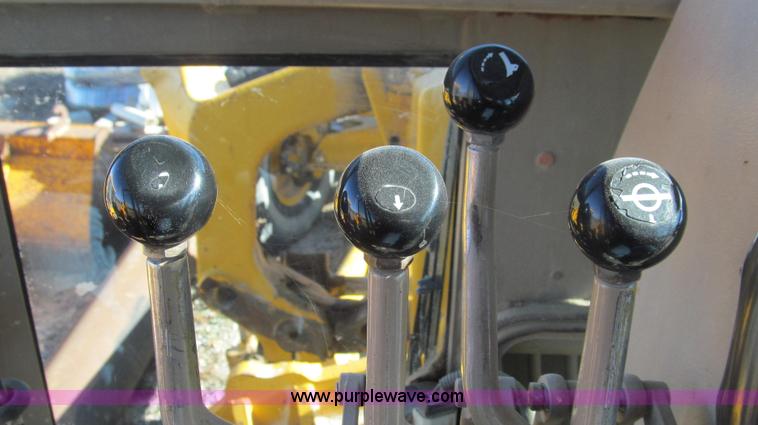 image for item E3672 1992 John Deere 670B motor grader