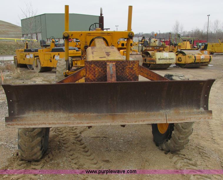 image for item E7036 John Deere 570A articulated motor grader