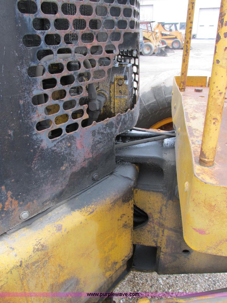 image for item E7036 John Deere 570A articulated motor grader