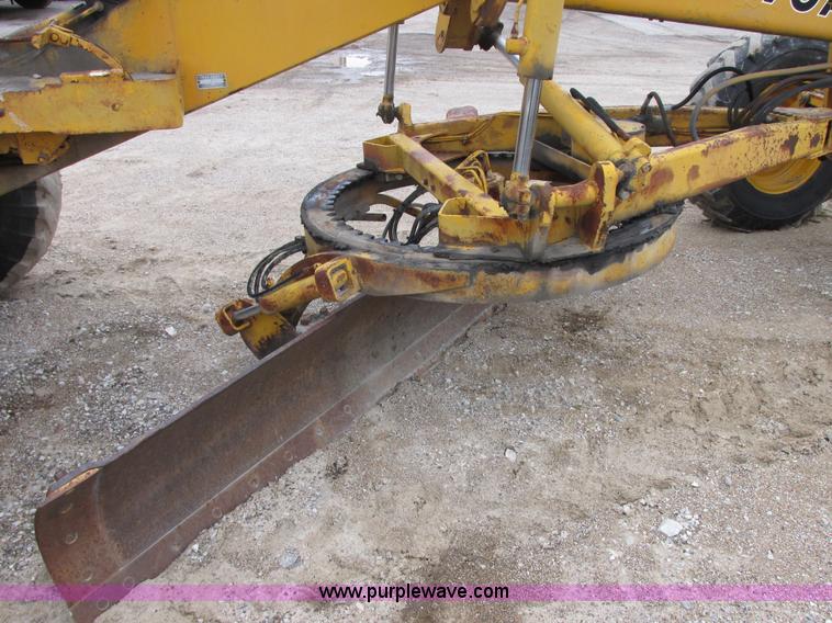 image for item E7036 John Deere 570A articulated motor grader