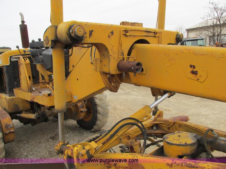 image for item E7036 John Deere 570A articulated motor grader
