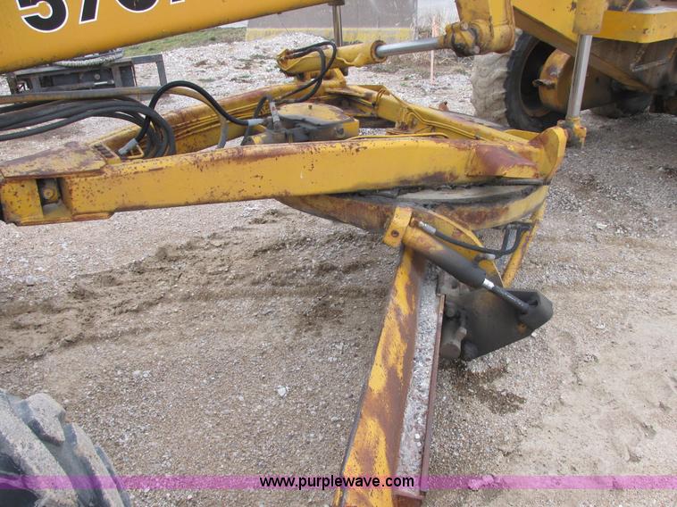 image for item E7036 John Deere 570A articulated motor grader