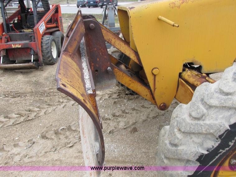 image for item E7036 John Deere 570A articulated motor grader