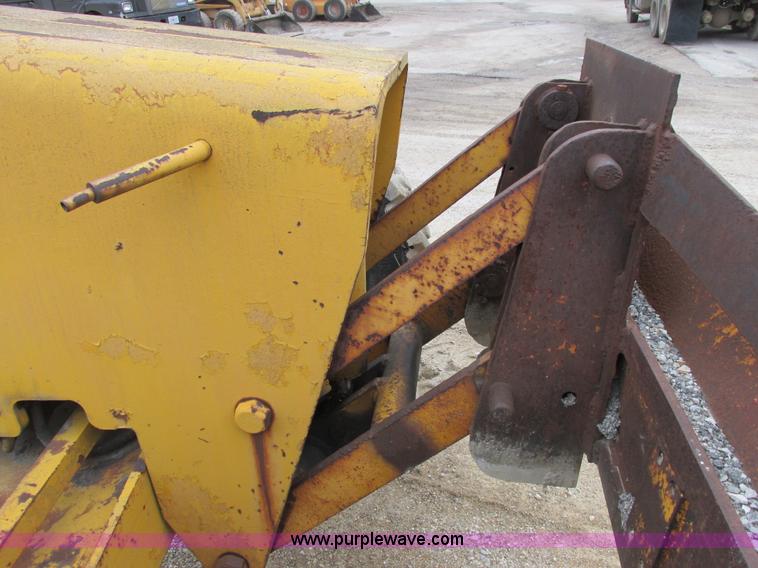 image for item E7036 John Deere 570A articulated motor grader