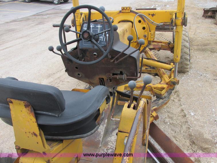 image for item E7036 John Deere 570A articulated motor grader