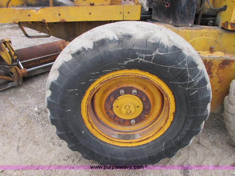 image for item E7036 John Deere 570A articulated motor grader