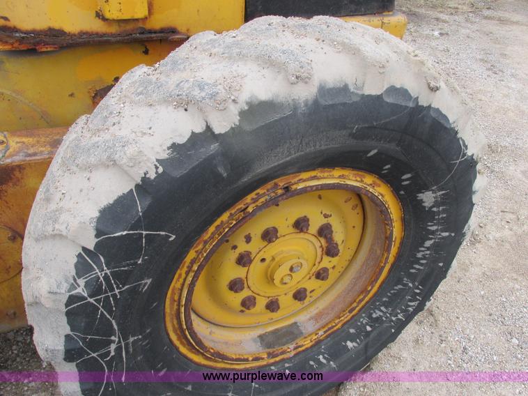 image for item E7036 John Deere 570A articulated motor grader