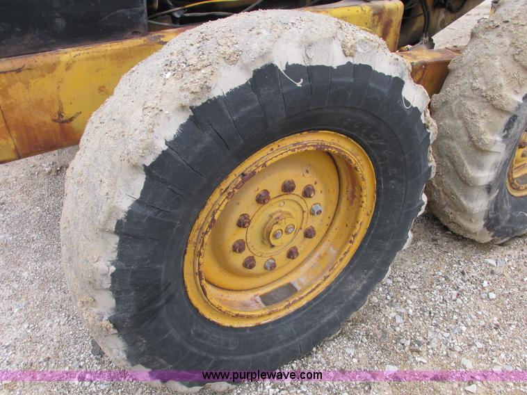 image for item E7036 John Deere 570A articulated motor grader