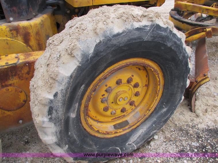 image for item E7036 John Deere 570A articulated motor grader