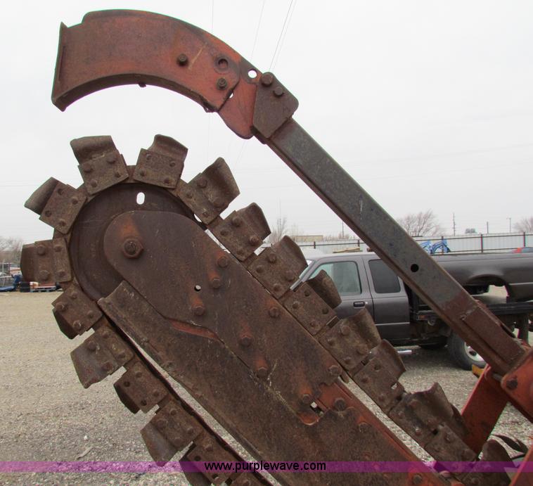 image for item E8293 1999 Ditch Witch 4010 trencher