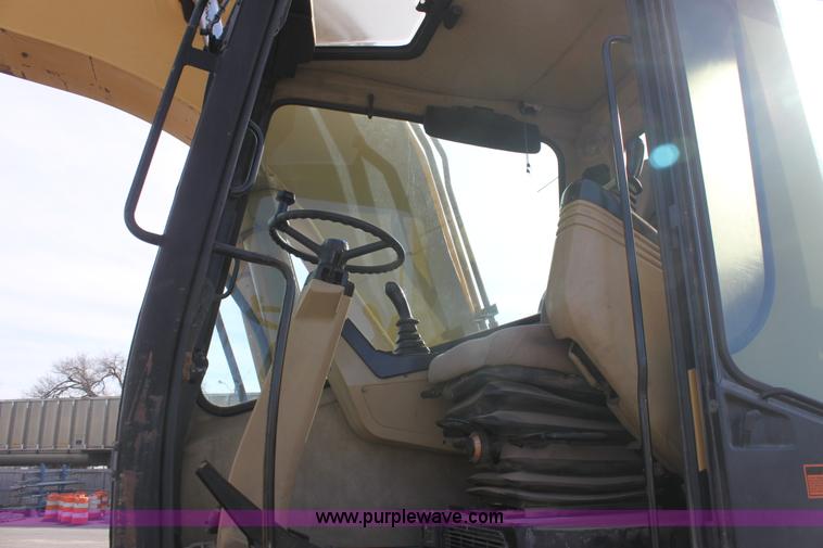 image for item E8349 1998 Caterpillar M318 mobile excavator