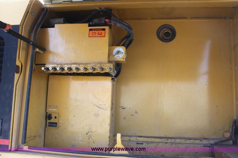 image for item E8349 1998 Caterpillar M318 mobile excavator