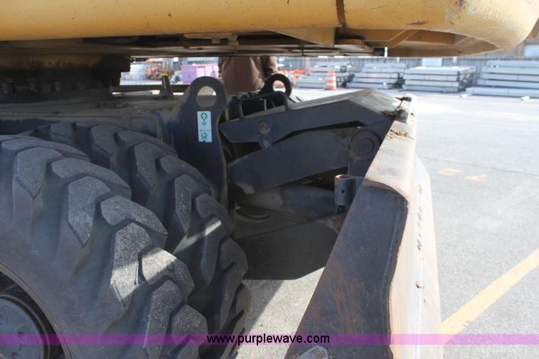 image for item E8349 1998 Caterpillar M318 mobile excavator