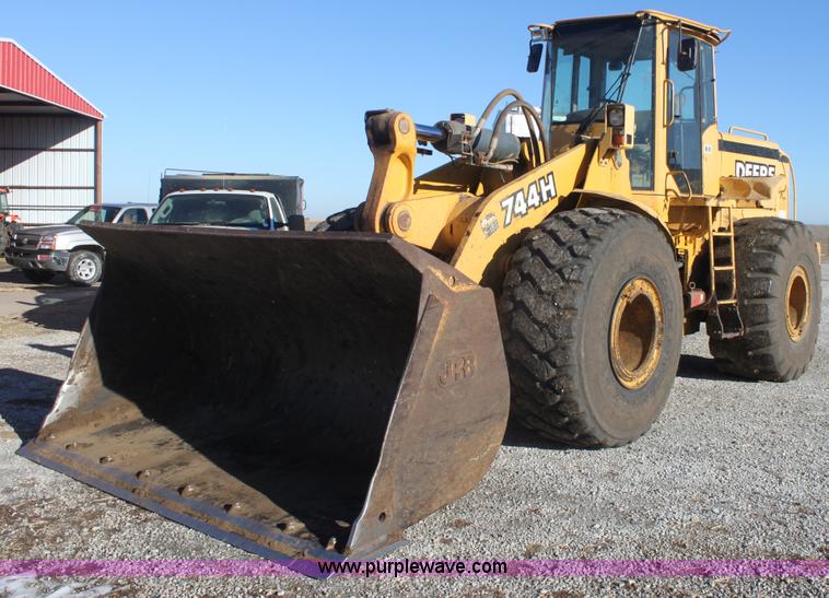 image for item E8351 1999 John Deere 744H wheel loader
