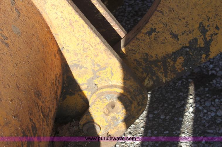 image for item E8351 1999 John Deere 744H wheel loader