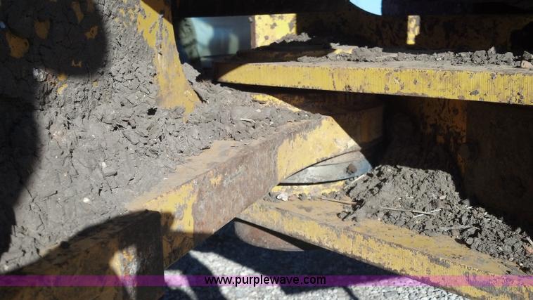 image for item E8351 1999 John Deere 744H wheel loader