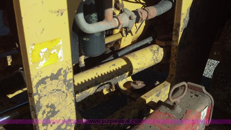 image for item E8351 1999 John Deere 744H wheel loader