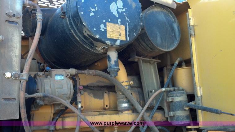 image for item E8351 1999 John Deere 744H wheel loader