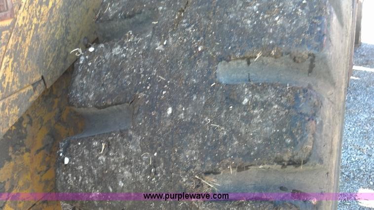 image for item E8351 1999 John Deere 744H wheel loader