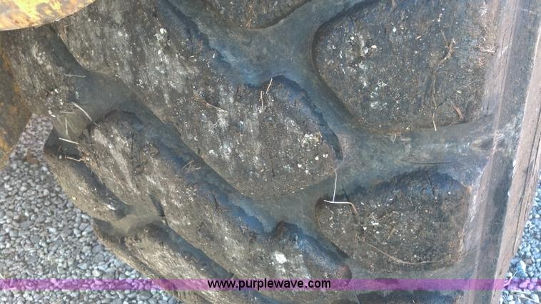 image for item E8351 1999 John Deere 744H wheel loader