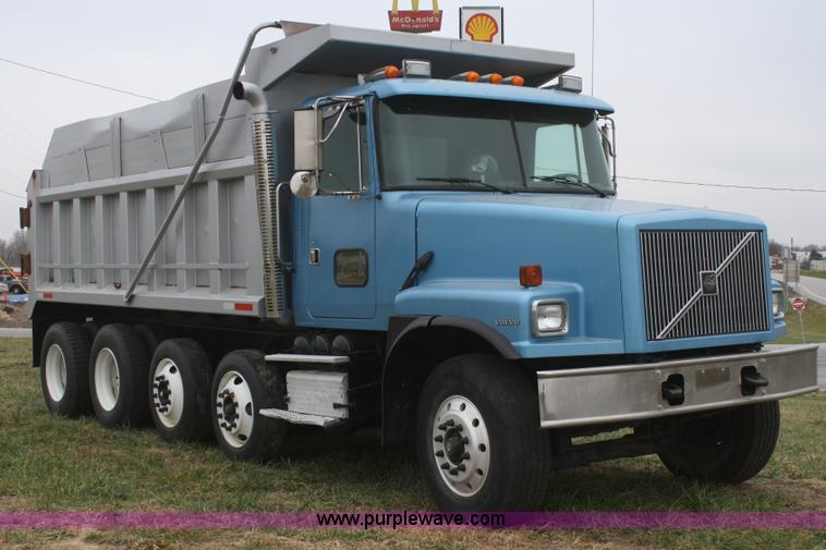image for item F2712 1998 Volvo WG dump truck